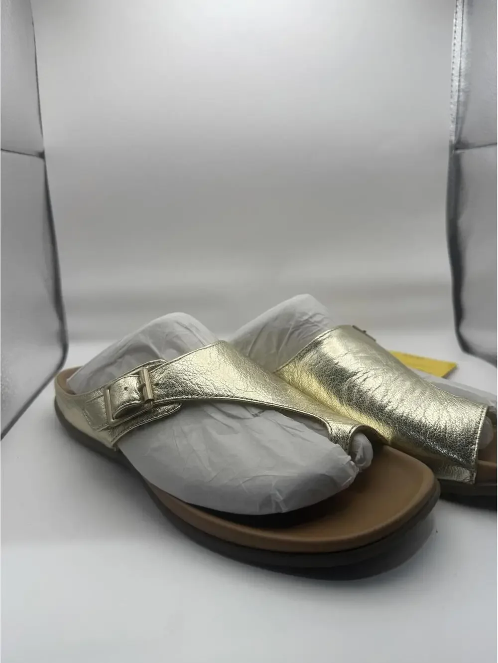 Strive stylish gold